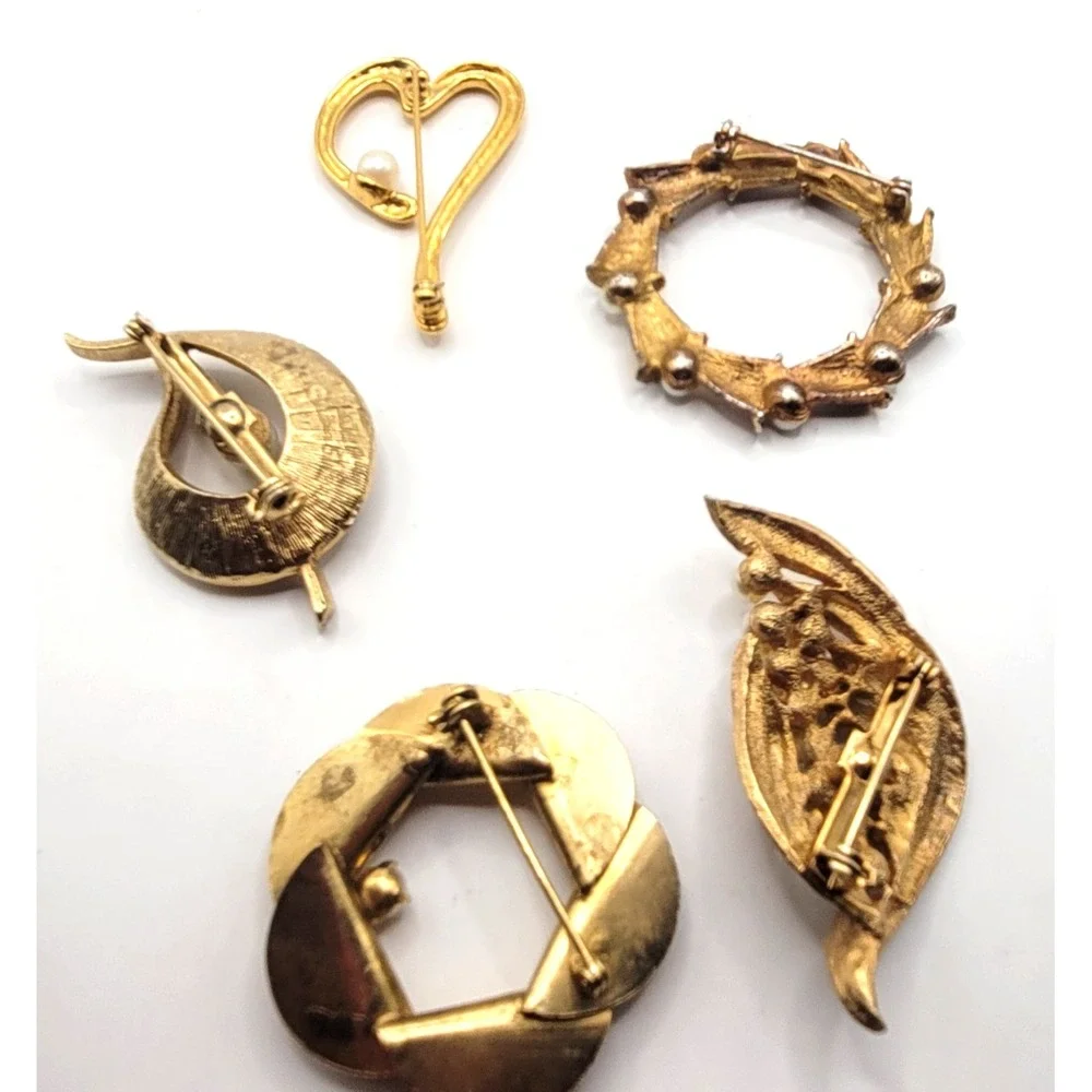 Vintage 1 Roma Brooch Lot (5) Gold Tone Pearl Accent Leaf Wreath Modern